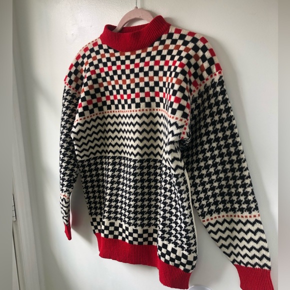 Vintage lambs wool sweater - Picture 2 of 3